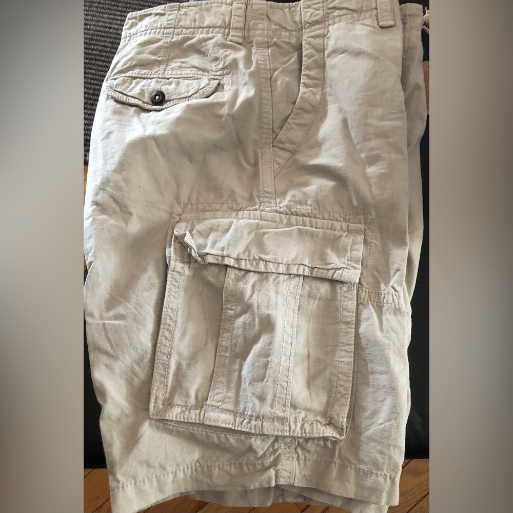 American Eagle Men’s Shorts size 33waist 12” Inseam NWT